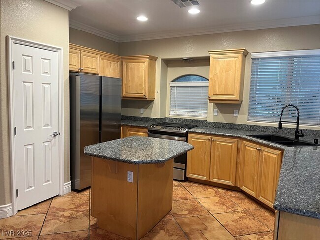 Building Photo - 397 Hidden Hole Dr