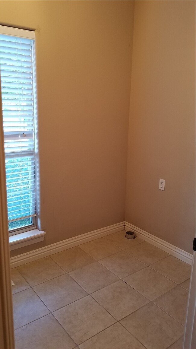 Building Photo - 6136 W Knoll View Way