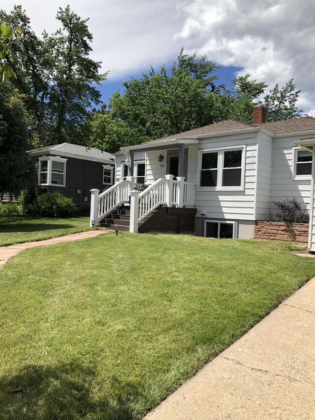 Building Photo - 1015 Forest Ave