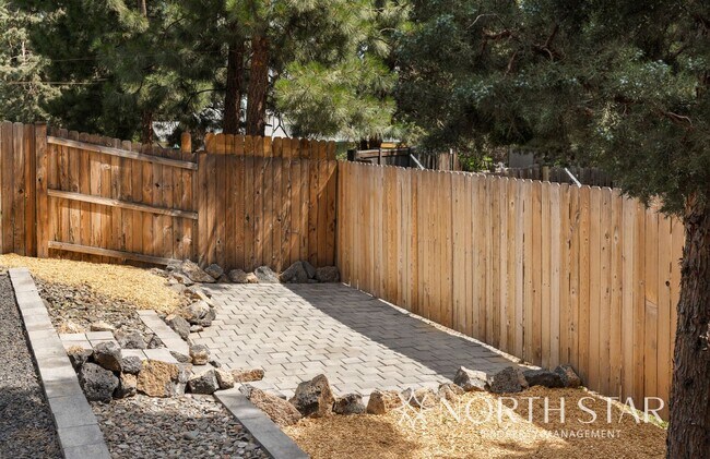 Building Photo - Recently Renovated 3 Bed, 2.5 Bath w/ Offi...