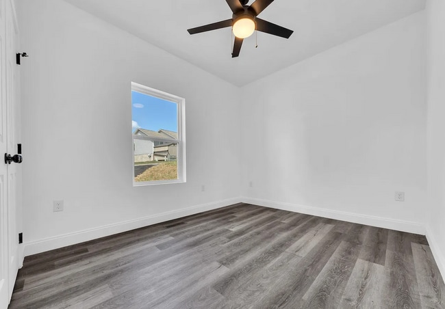 Building Photo - OPEN CONCEPT LIVING!!