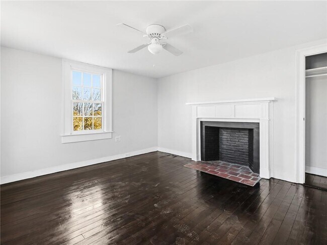 Building Photo - 1382 Hope St