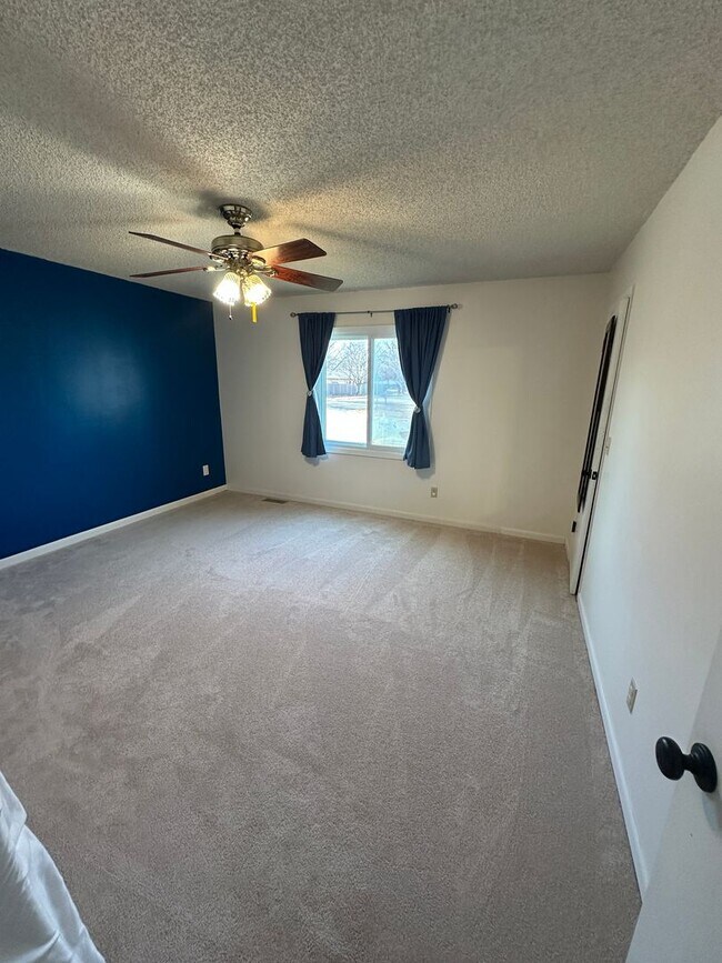 Building Photo - Beautiful 3 Bedroom Home ! Near Mcconnell ...