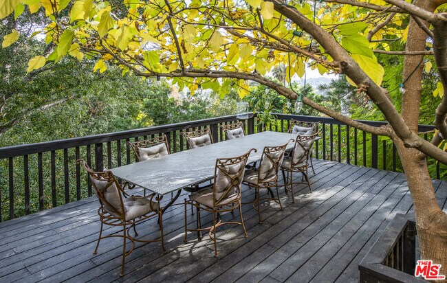 Building Photo - 4458 Dundee Dr