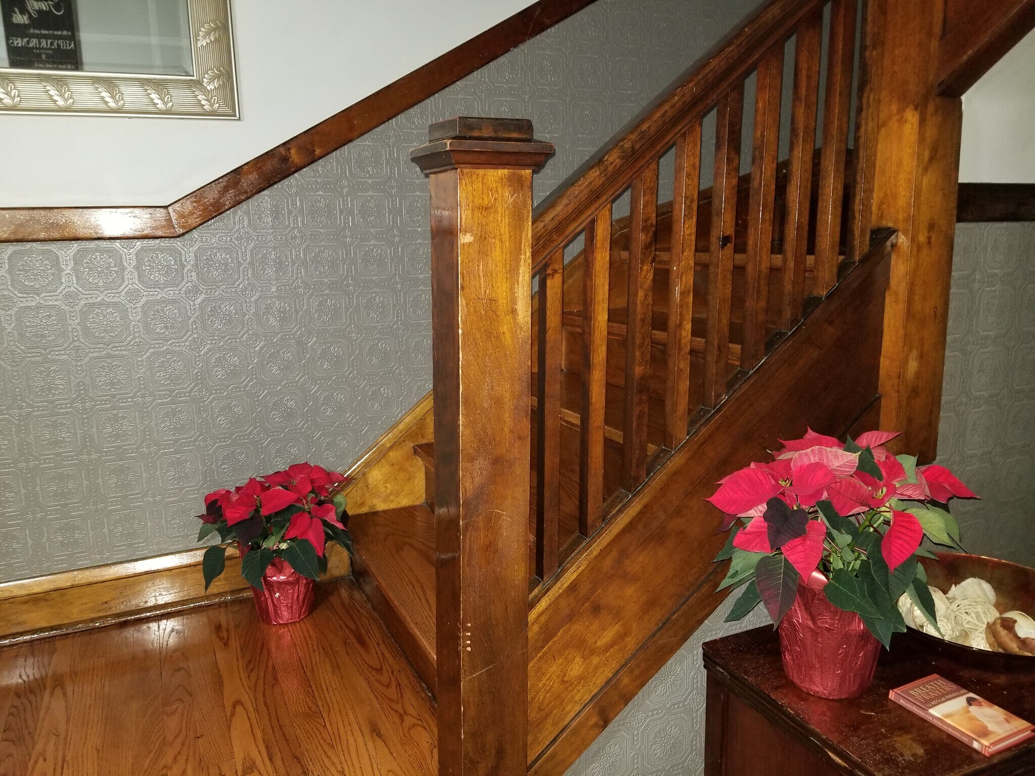 Entrance hall - 12954 Maple Ave