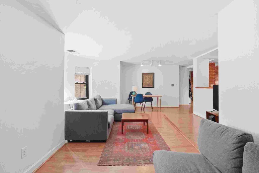 Building Photo - 103 Gainsborough St