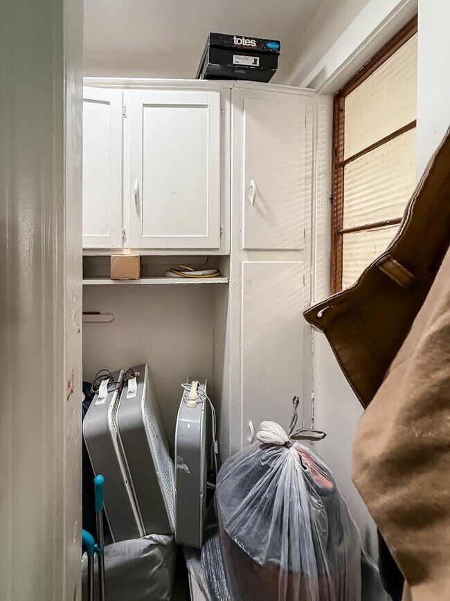 Building Photo - 125 Mallory Ave