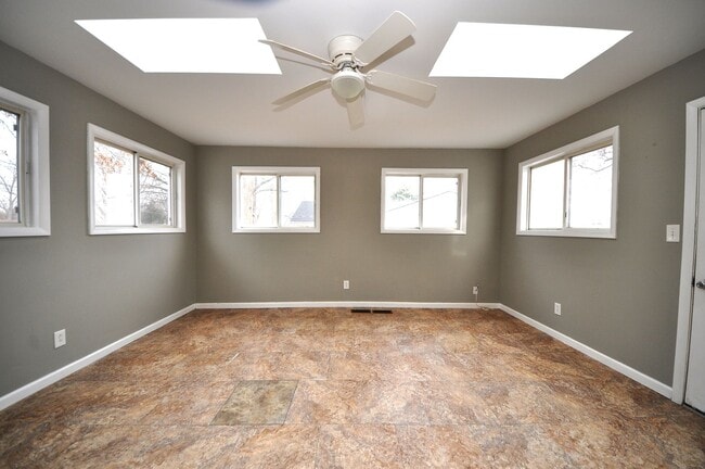 Building Photo - Freshly updated 3 Bedroom Home with a Full...