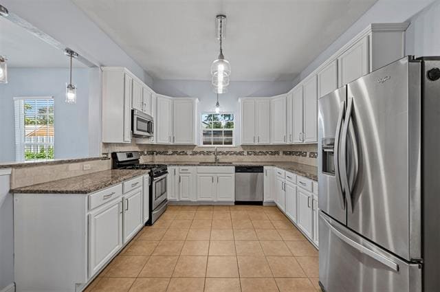 Building Photo - 420 E 9th St