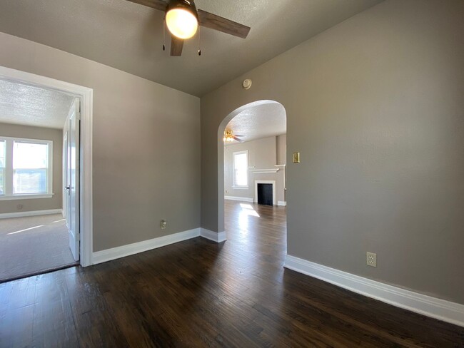 Building Photo - Updated duplex in NW OKC near Reed Park!