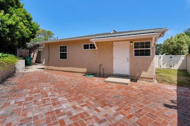 Building Photo - Single Level Family House