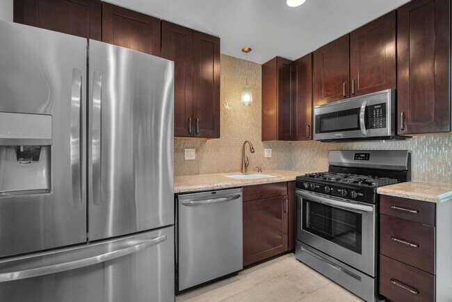 Building Photo - Beautiful home in quiet neighborhood