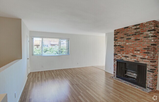 Building Photo - 1317 12th St