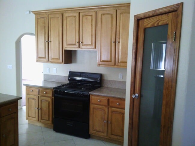 Building Photo - COMING SOON!! 4 bedrooms 2 bathroom home i...