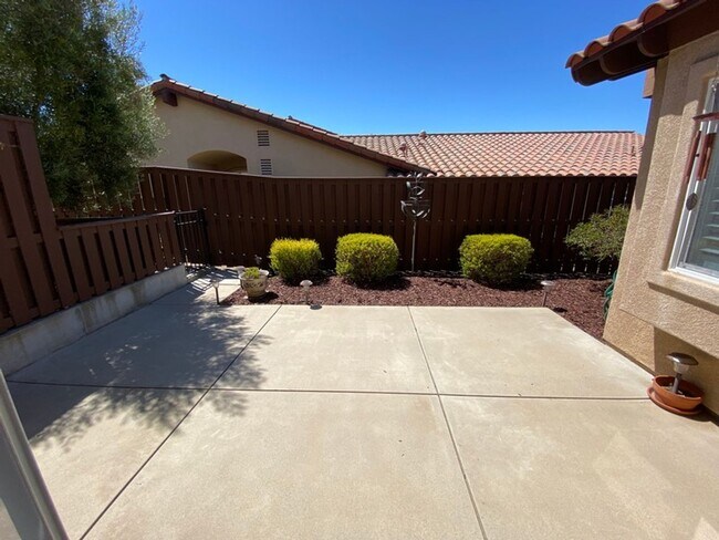 Building Photo - Foxenwood Garden Villa home 2 bedroom + a office