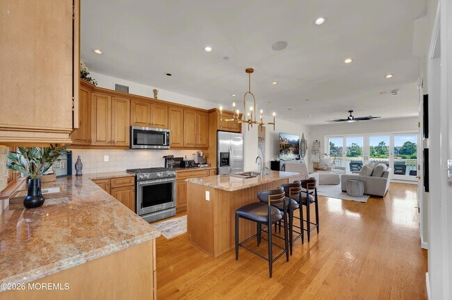 Building Photo - 10 Watersedge