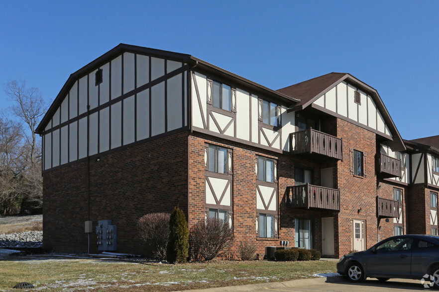 Primary Photo - Lakewood Flats and Townhomes