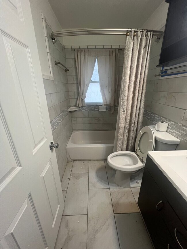 Building Photo - 8628 Chapp Ave