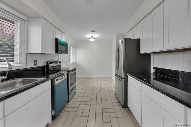 Building Photo - 32725 Barkley St