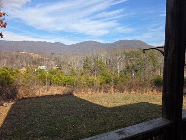 Building Photo - Cozy 3BR/2BA Cabin with Stunning Mountain Views