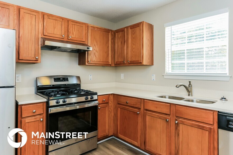 Building Photo - 5553 Wind River Ln