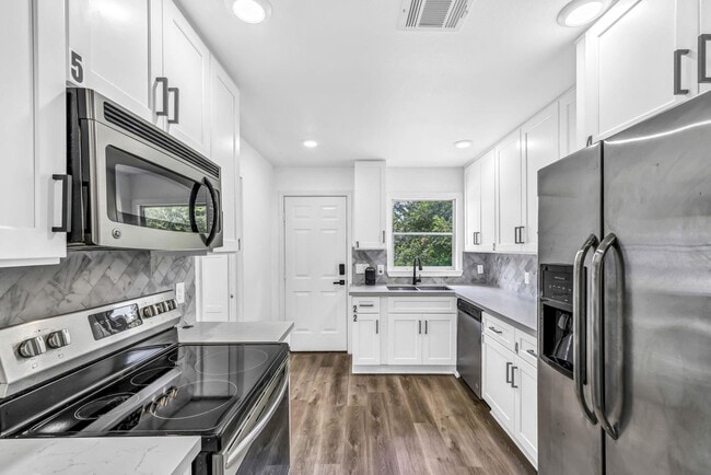 Building Photo - 4515 Dewberry St
