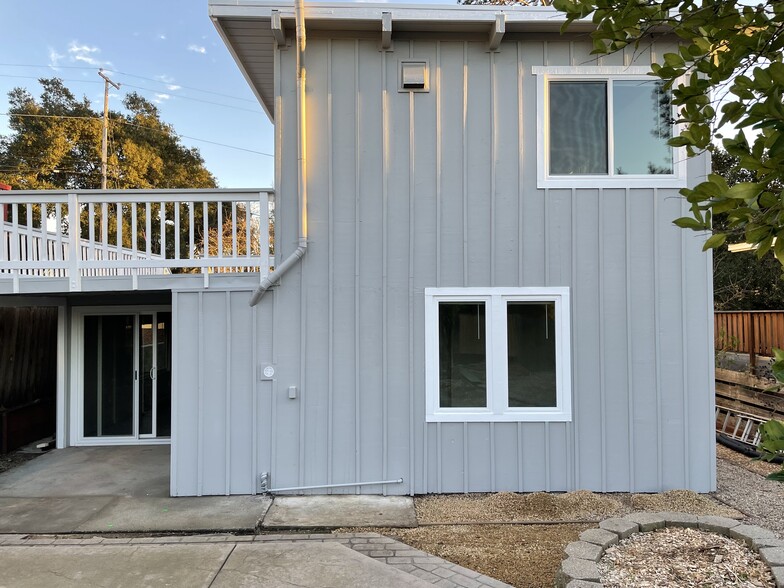 Building Photo - 117 Christel Oaks Dr
