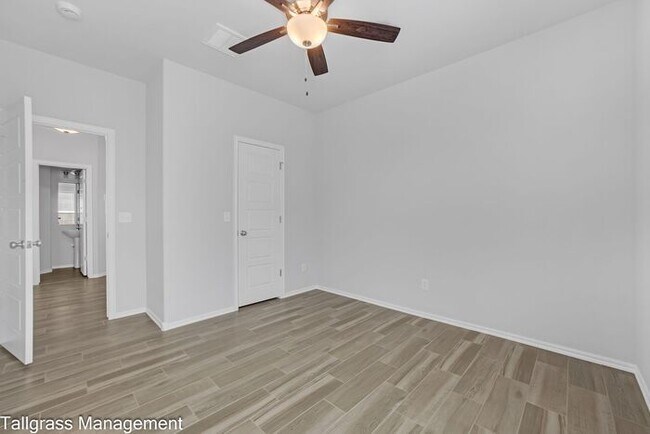 Building Photo - 4/2.5/2 Owasso Home! Lawn Care Included!