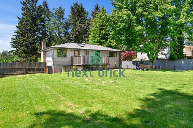 Building Photo - 4 Bed and 2 Bath Remodeled Single-family House Available!