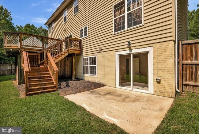 Building Photo - 23701 Robert Way