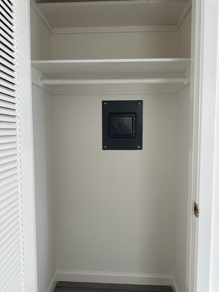 Building Photo - 565 8th Ave
