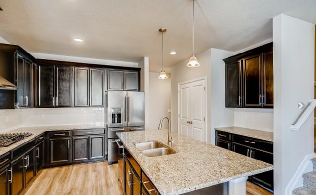 Building Photo - LOVELY 4-BEDROOM TOWNHOUSE IN WALKABLE SW LONGMONT NEIGHBORHOOD