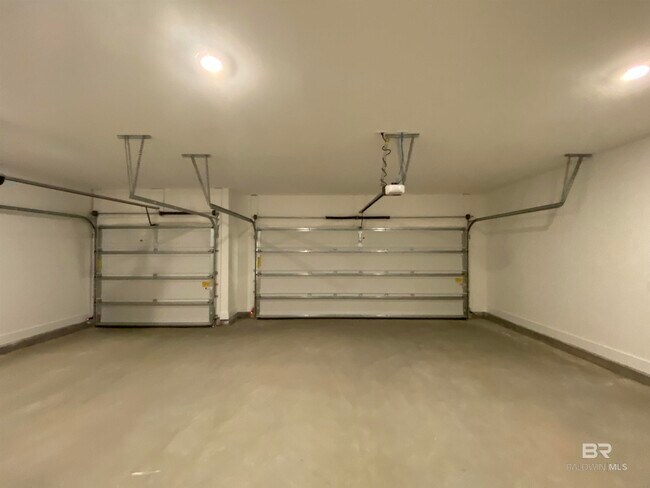 Building Photo - 510 Hardwood Ave