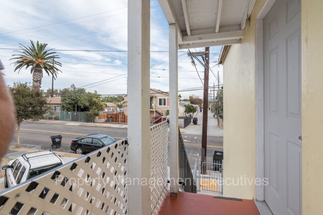 Building Photo - 3 Bedroom, 1 Bath Apartment close to every...