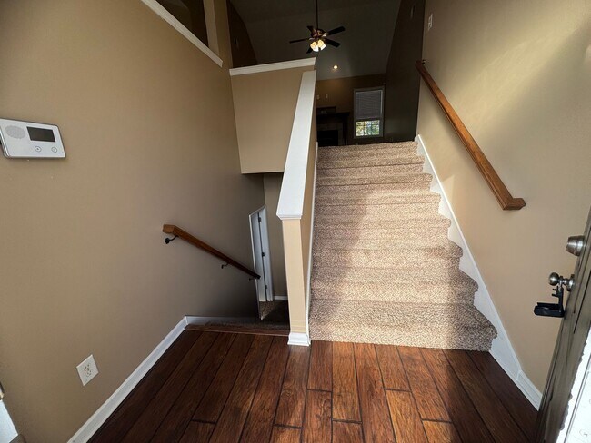 Building Photo - Gorgeous 5 Bedroom Home