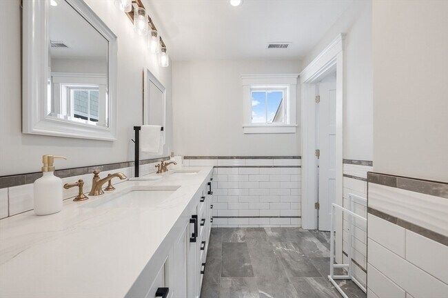 Building Photo - 6 Stanwood Pt