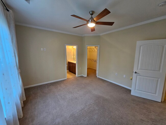 Building Photo - Updated Townhome in Ballantyne!!!!