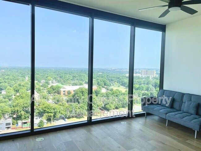 Building Photo - 84 East Ave