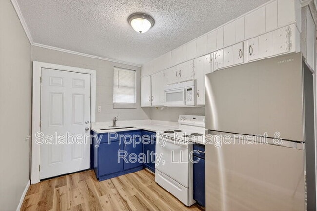 Building Photo - 1204 NW 3rd Ave