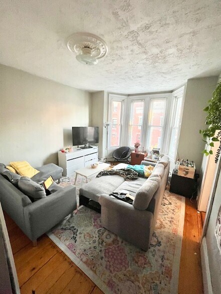 Building Photo - 44 Delle Ave