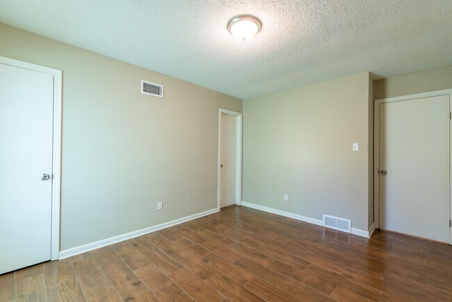 Building Photo - 4262 Sunnyslope Dr