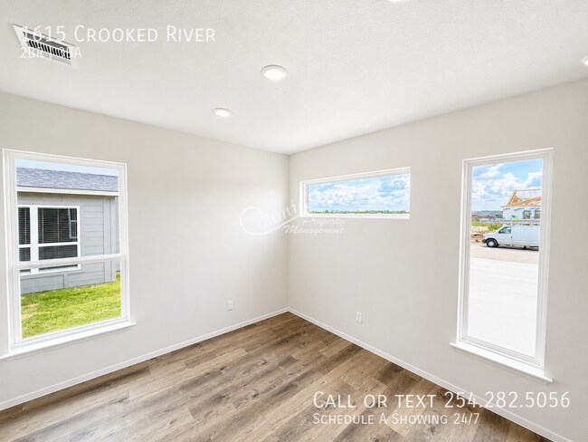 Building Photo - 1615 Crooked River