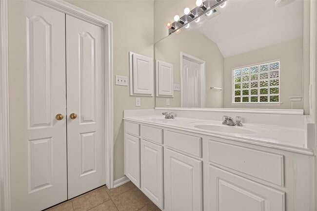 Building Photo - 4823 Grand Chateau Ln