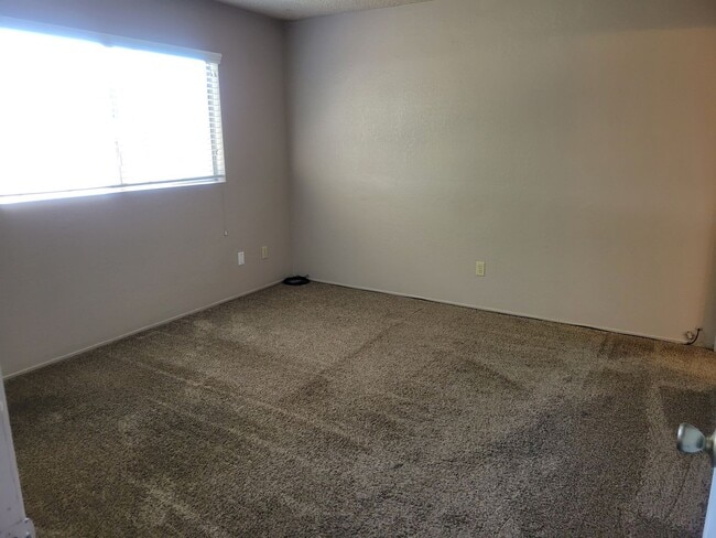 Building Photo - Apply Now!