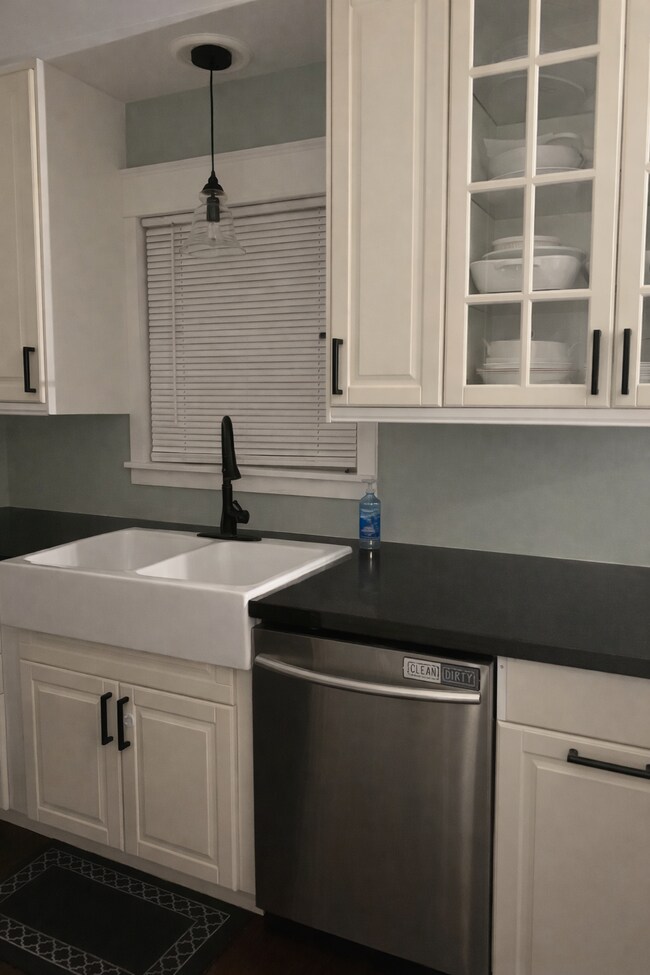 Building Photo - 102 Elliott Way