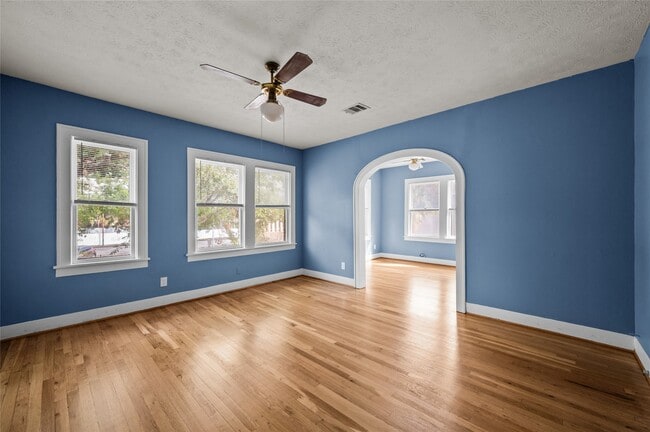 Building Photo - 1819 Sul Ross St