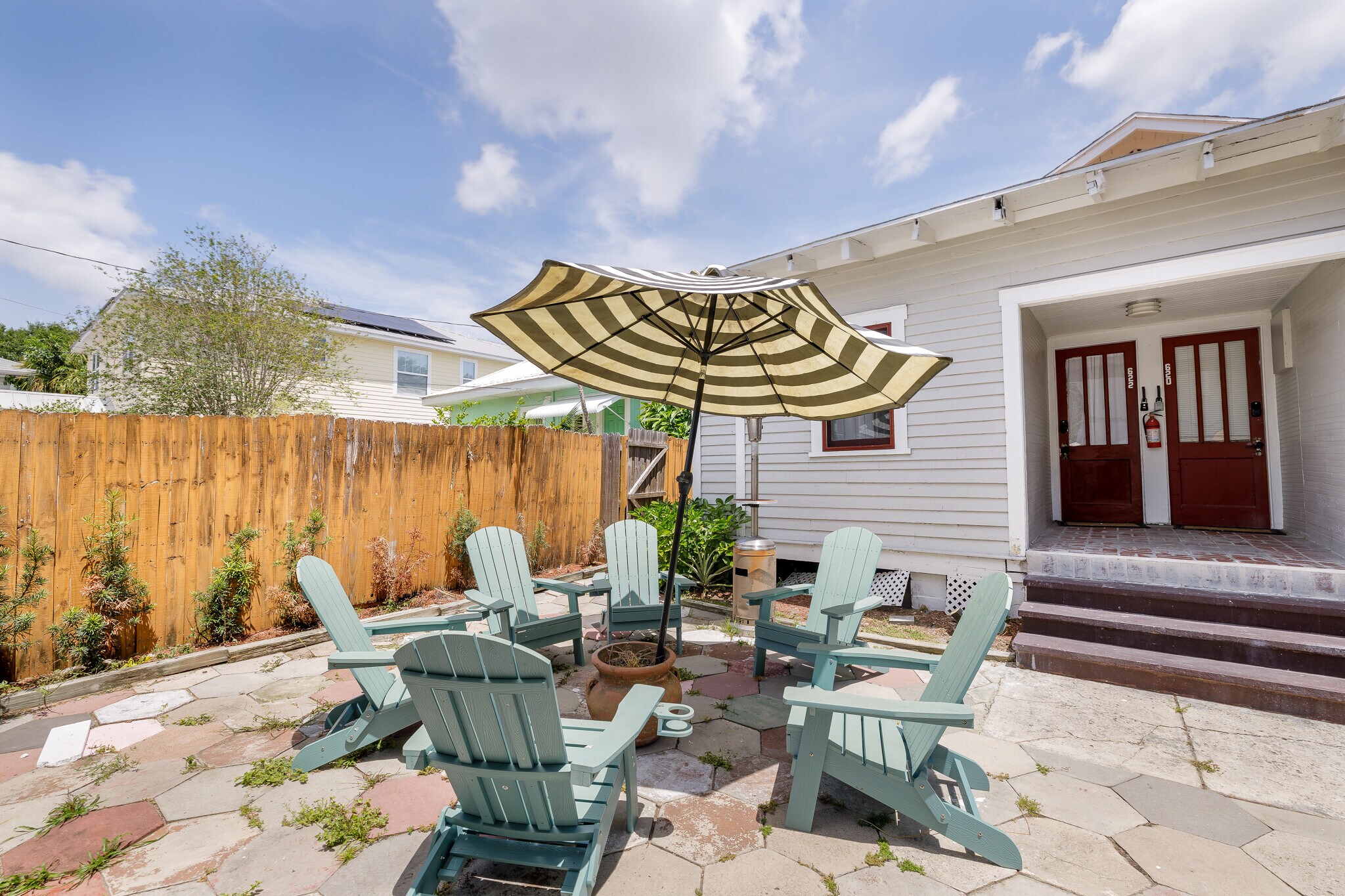 shared fenced in backyard - 618 7th Ave N