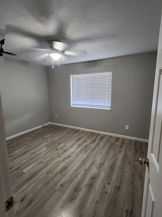 Building Photo - 1609 Cashmere Dr