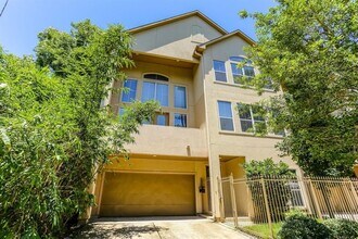 Building Photo - Stylish 3-Bedroom Home in Prime Houston Location!