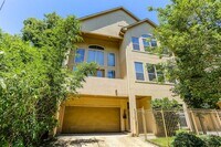 Building Photo - Stylish 3-Bedroom Home in Prime Houston Lo...